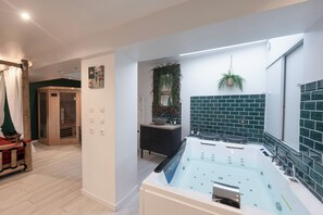 Bathroom - Vrbo Property (Templemars)