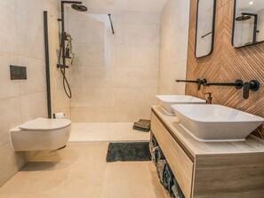 Shower - 18 Glasfryn Avenue, Prestatyn (Prestatyn)