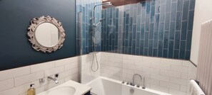 Shower - Courthouse Cottage, Eckington. (Sheffield)
