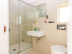 Shower - The Den, Dunecht near Aberdeen (Westhill)