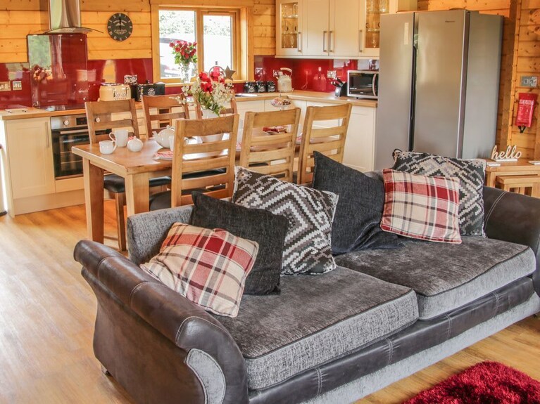 Manor Farm Lodges - Dragon Lodge, Newtown - Wales