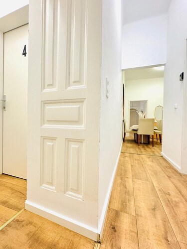 Simple Private Room Steps from Augarten