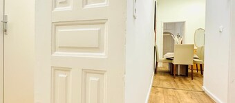 Simple Private Room Steps from Augarten