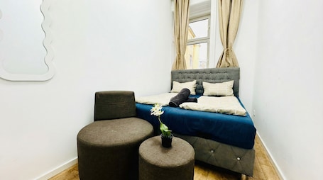 Basic Room | View from room. Simple Private Room Steps from Augarten