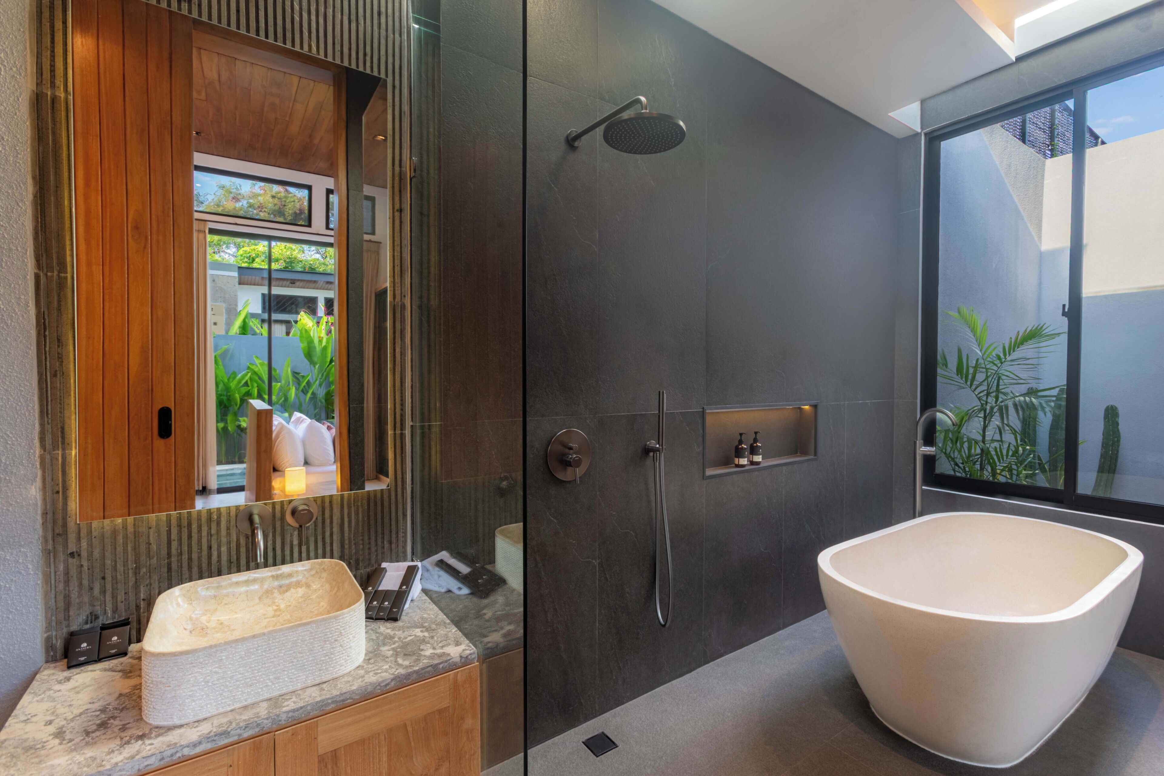 Badewanne und Dusche (separat), Haartrockner, Bidet, Handtücher