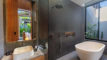 Badewanne und Dusche (separat), Haartrockner, Bidet, Handtücher