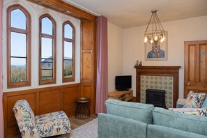Living area - Harbour Apartment, Berrynarbor (Ilfracombe)
