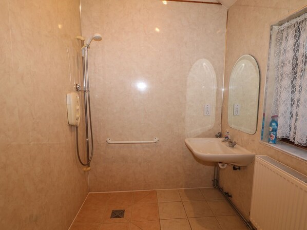 Shower - Charming Piggery Place Cottage (Buxton)
