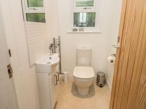 Shower - SUNRISE: Pet-Friendly Retreat (Filey)