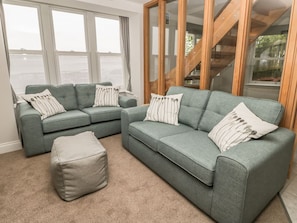 Living area - SUNRISE: Pet-Friendly Retreat (Filey)