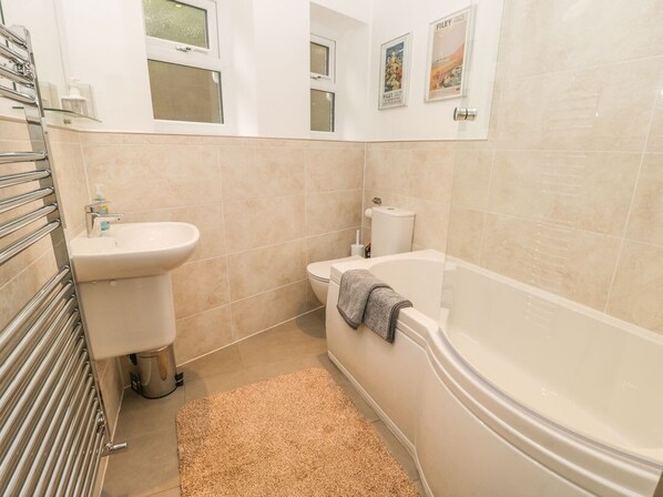 Shower - SUNRISE: Pet-Friendly Retreat (Filey)