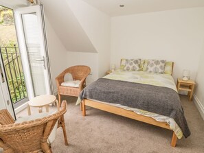 2 bedrooms, WiFi - SUNRISE: Pet-Friendly Retreat (Filey)