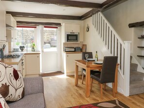 Dishwasher, high chair - Katie's Cottage, Skipton (Skipton)