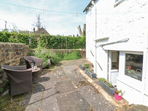 Terrace/patio - Katie's Cottage, Skipton (Skipton)