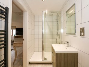 Shower - Swyn Llyr, Rhosneigr, Anglesey (Rhosneigr)
