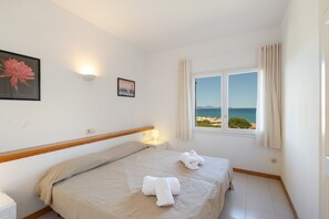 4 chambres, fer et planche à repasser, Wi-Fi, draps fournis