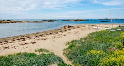 Victoria House is in Rhosneigr