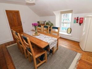 Dining - 18 Main Street, Fishguard (Fishguard)