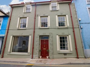 Exterior - 18 Main Street, Fishguard (Fishguard)