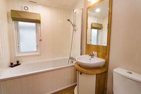 Douche. Lodge BR55 at Pevensey Bay, Pevensey Bay