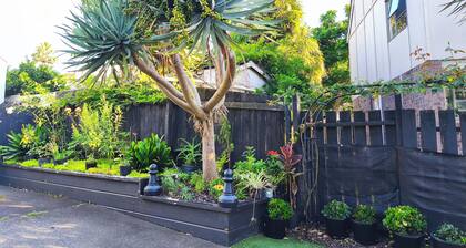 Sunny 3BR Home - Close to Essentials & Transport