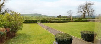 Upper Hurst Farmhouse, Hot tub