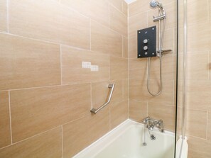 Shower - Charming Monk's Cottage Retreat (Buxton)
