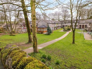 Property grounds - Charming Monk's Cottage Retreat (Buxton)