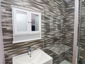 Shower - The Dollhouse, Cayton Bay 3 bed (Scarborough)