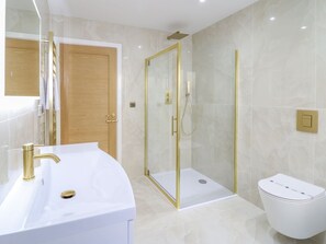 Shower - Blackrock Gem, Morfa Bychan (Porthmadog)
