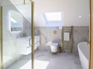 Shower - Blackrock Gem, Morfa Bychan (Porthmadog)