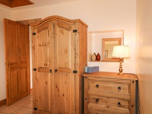 Interior - Charming Number 5 with WiFi (Buxton)