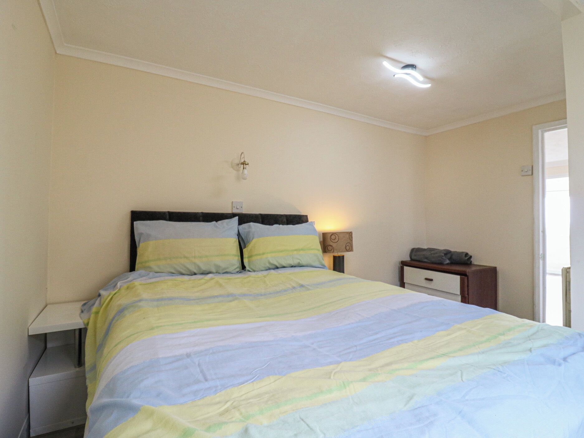 2 bedrooms, individually decorated, individually furnished