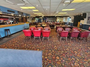 Bar (on property) - Watersmeet - 85 @ Park Avenue Holiday Village (Sheerness)