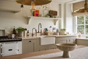 Private kitchen - Stretton Hills Peaks - The Georgian House, Ludlow (Ludlow)