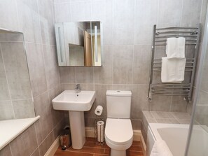 Shower - 1 Grosvenor Farm Cottages, Long Preston (Skipton)