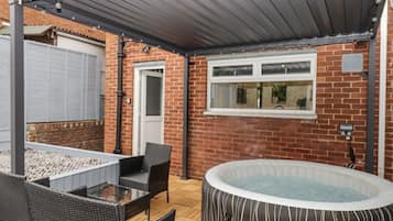 Tina de hidromasaje al aire libre