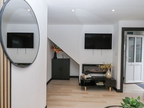 Interior - Milana - A Charming Home in Tiverton (Tiverton)