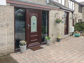 Exterior detail - Foxgloves in Castleton (Hope Valley)
