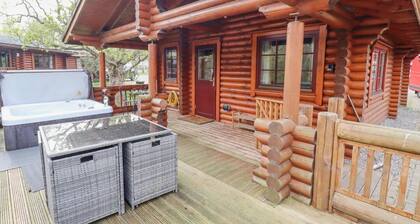24 Lakeside Drive, Felton