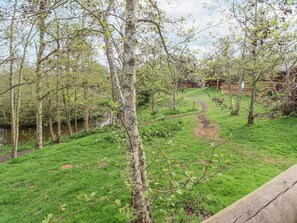 Property grounds - 24 Lakeside Drive, Felton (Morpeth)