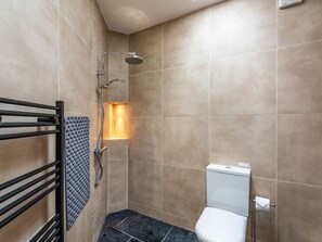 Shower - The Lodge, Chester: Cozy Retreat (Chester)