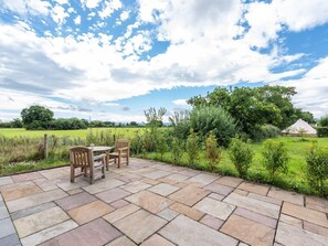 Outdoor dining - The Lodge, Chester: Cozy Retreat (Chester)