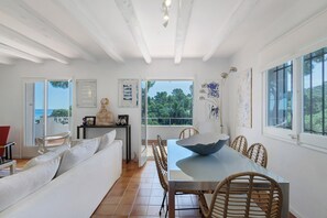 Dining - Villa with Pool 800 Meters from the Beach (Pals)
