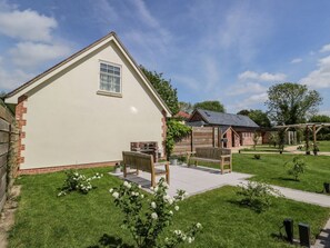 Terrace/patio - The Stables, Hereford (Hereford)