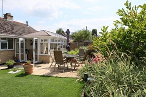 Outdoor dining - Howard Cottage North Littleton (Evesham)