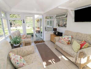 Living area - Howard Cottage North Littleton (Evesham)