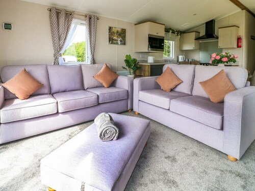 Swan Lake Lodges 1 Swannington