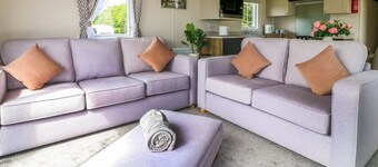 Swan Lake Lodges 1 Swannington