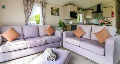 Swan Lake Lodges 1 Swannington